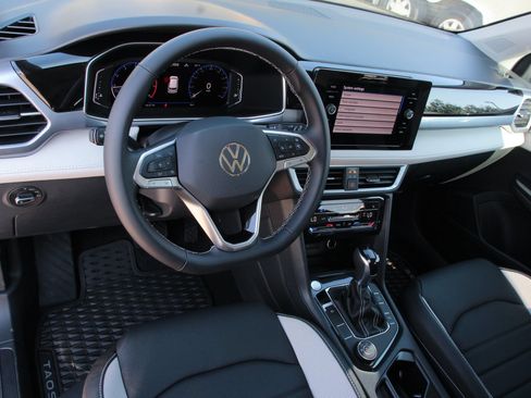Used 2025 Volkswagen Taos SEL AWD/4WD image 8