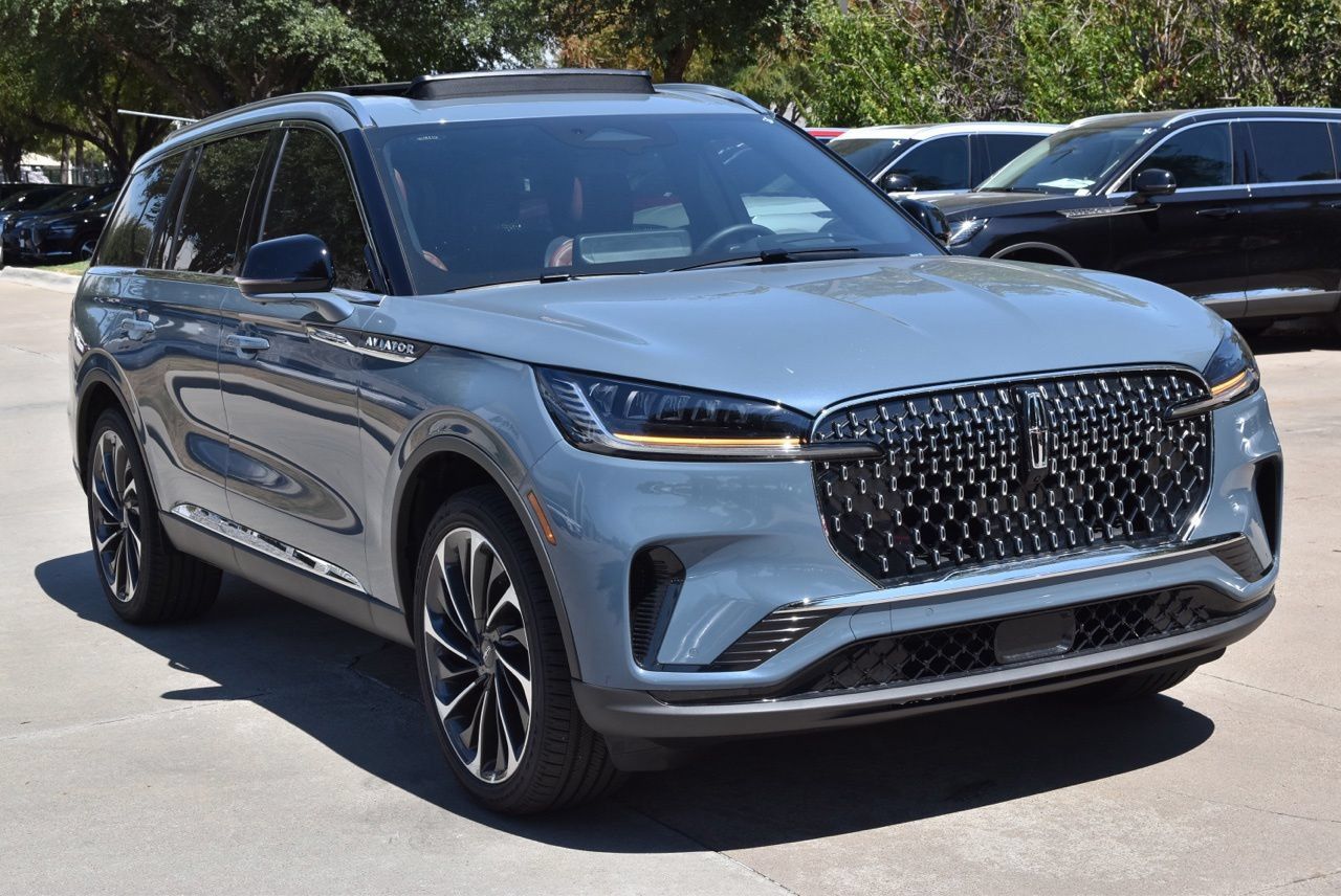 New 2026 Lincoln Aviator Reserve AWD/4WD image 3
