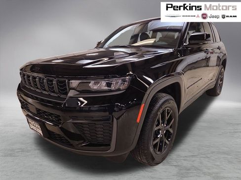 New 2026 Jeep Grand Cherokee Laredo image 1