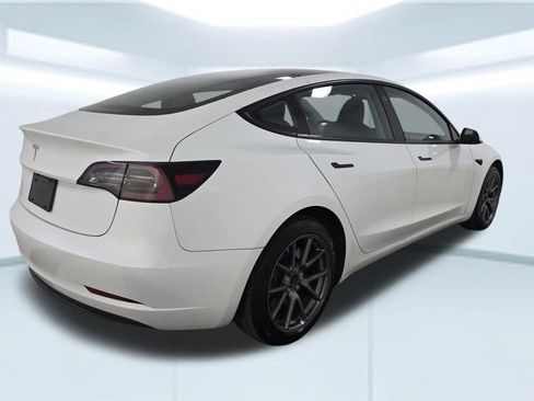 Used 2023 Tesla Model 3 Standard Range RWD image 2