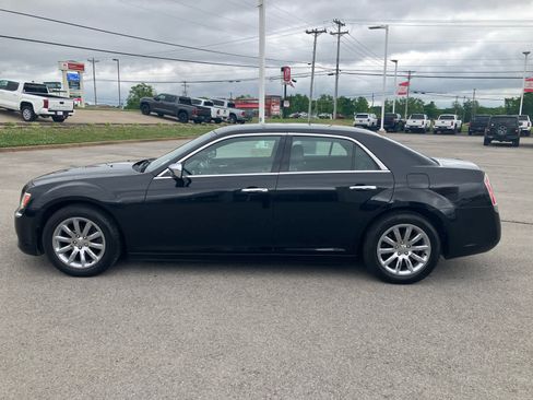 Used 2012 Chrysler 300 Limited RWD image 4