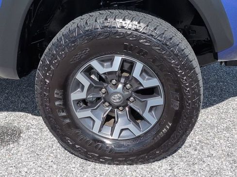 Certified 2023 Toyota Tacoma TRD Off-Road w/ Technology Package AWD/4WD image 11
