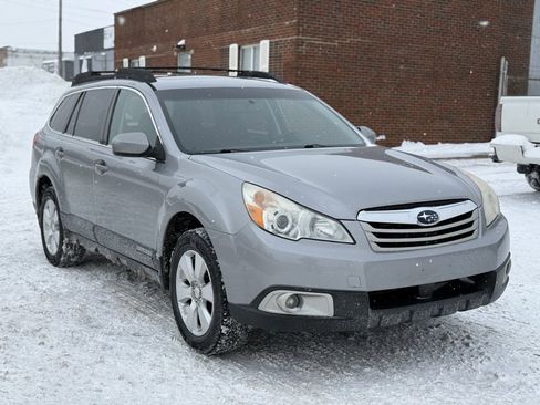 Used 2011 Subaru Outback 3.6R Limited w/ PWR Moonroof Pkg image 3