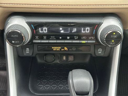 Certified 2020 Toyota RAV4 XLE w/ Convenience Package FWD image 17