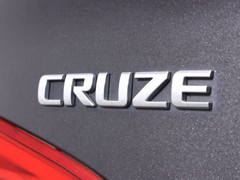 Used 2017 Chevrolet Cruze LT w/ Convenience Package FWD image 33