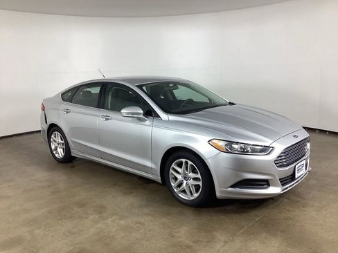 Used 2014 Ford Fusion SE FWD image 5