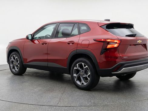 Used 2025 Chevrolet Trax LT FWD image 6