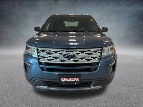 Used 2018 Ford Explorer XLT FWD image 3