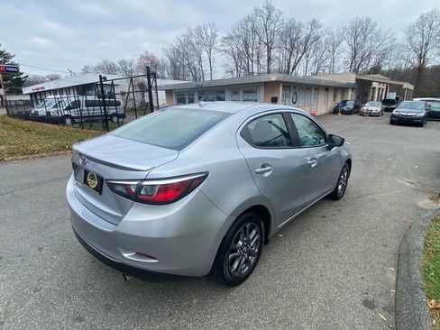 Used 2019 Toyota Yaris LE image 5