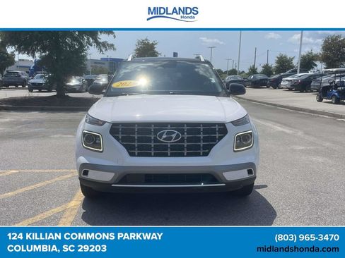 Used 2023 Hyundai Venue Limited FWD image 2