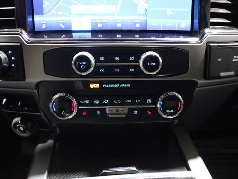 Used 2022 Ford F350 Platinum AWD/4WD image 17