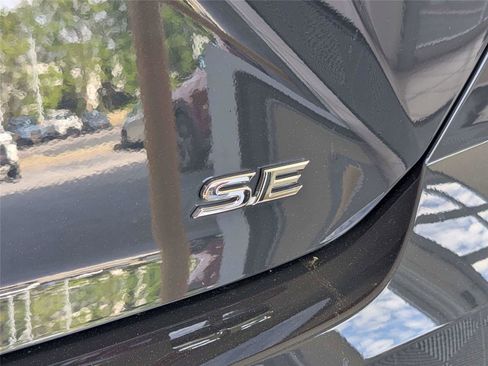 Used 2025 Toyota Camry SE image 10