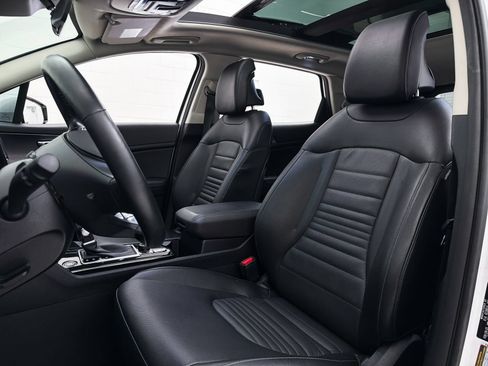 Certified 2025 Kia Sportage SX AWD/4WD image 21