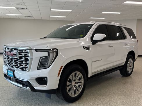 Used 2026 GMC Yukon Denali w/ Sun & Power Step Package AWD/4WD image 1
