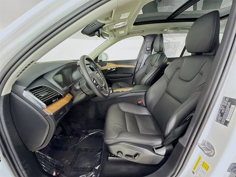 Certified 2025 Volvo XC90 B6 Plus w/ Protection Package Premier image 21