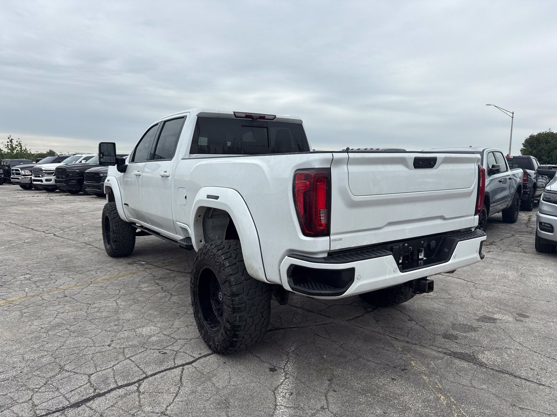 Used 2022 GMC Sierra 2500 AT4 w/ AT4 Premium Plus Package AWD/4WD image 7