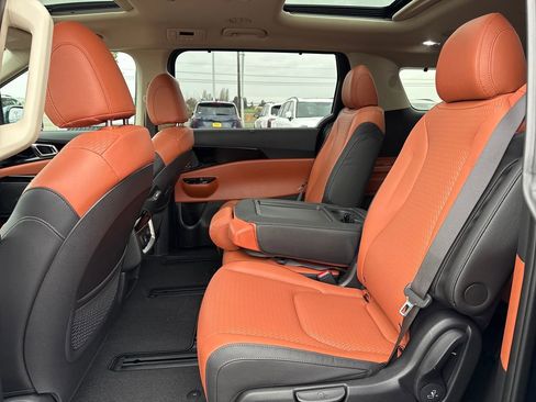 Certified 2024 Kia Carnival SX Prestige image 18