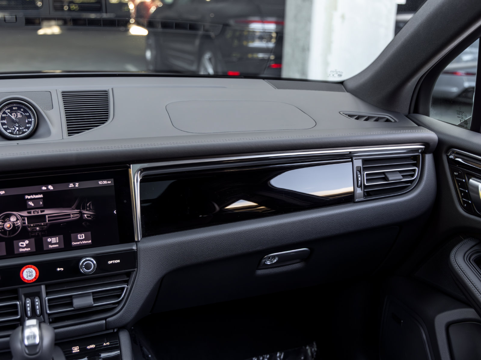 Certified 2025 Porsche Macan Turbo AWD/4WD image 49