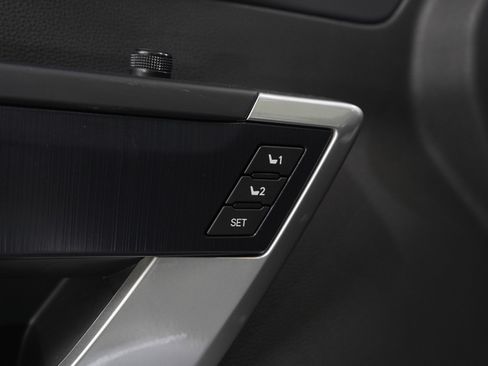 Used 2025 Toyota Sequoia Platinum image 27