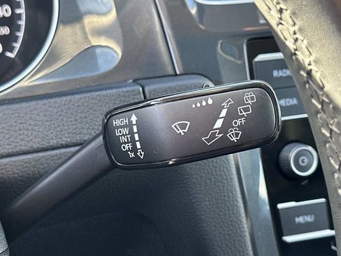 Used 2021 Volkswagen Golf 4-Door image 18