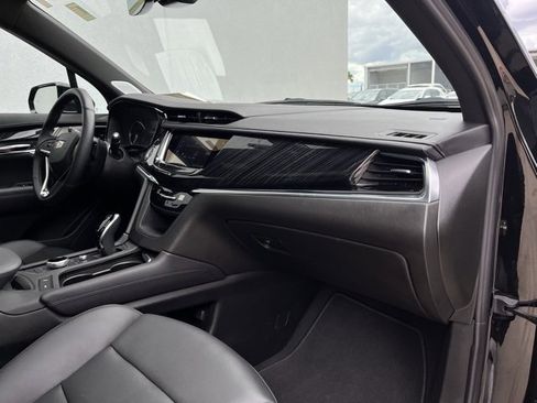 Certified 2025 Cadillac XT6 Premium Luxury image 23