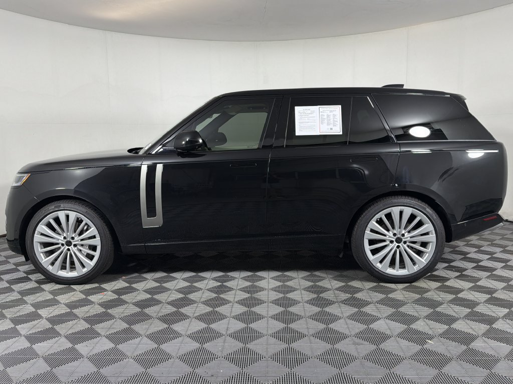 Used 2026 Land Rover Range Rover SE AWD/4WD image 2