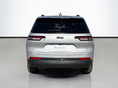 Used 2023 Jeep Grand Cherokee L Laredo image 4