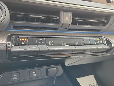 Used 2024 Toyota Prius XLE image 17