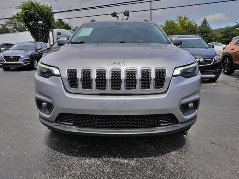 Used 2019 Jeep Cherokee Latitude w/ Popular Appearance Group AWD/4WD image 2