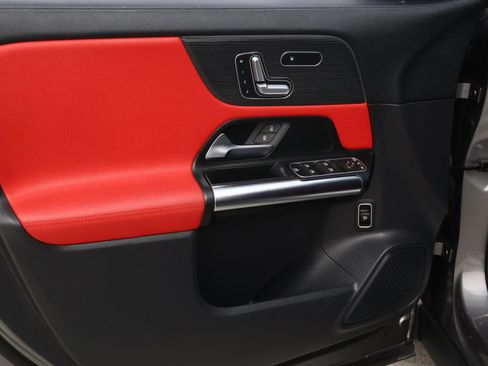 Used 2021 Mercedes-Benz GLA 250 4MATIC image 16