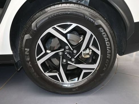 Used 2025 Kia Sportage LX FWD image 13
