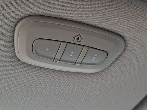 Used 2019 Jeep Cherokee Limited w/ Luxury Group AWD/4WD image 27