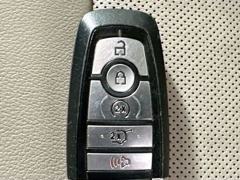 Used 2020 Ford Explorer Limited image 16