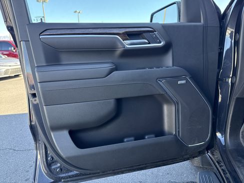 Used 2025 GMC Sierra 1500 Elevation image 18