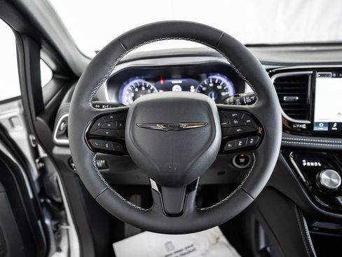 New 2026 Chrysler Pacifica Limited image 28