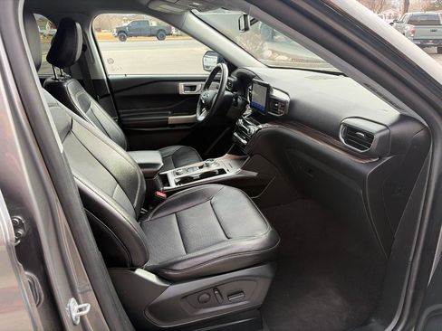 Used 2023 Ford Explorer Limited image 9