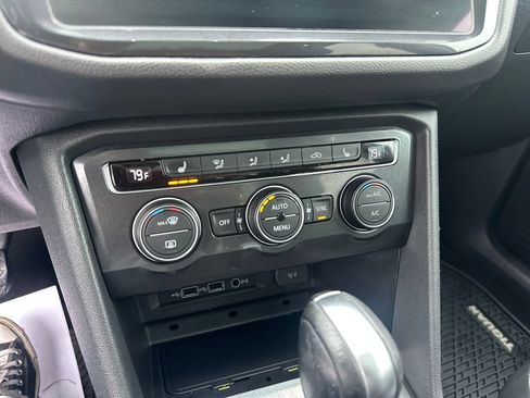 Used 2018 Volkswagen Tiguan SEL AWD/4WD image 16