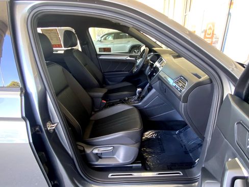 Used 2023 Volkswagen Tiguan SE R-Line image 42