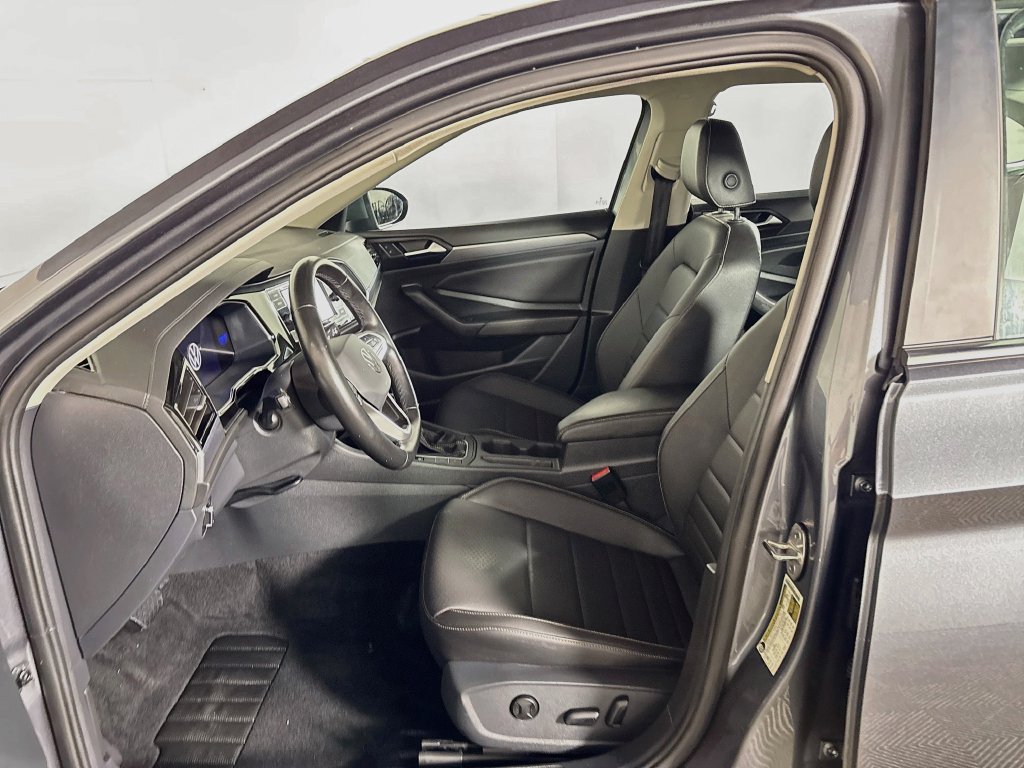 Used 2024 Volkswagen Jetta SE w/ Panoramic Sunroof Package FWD image 12