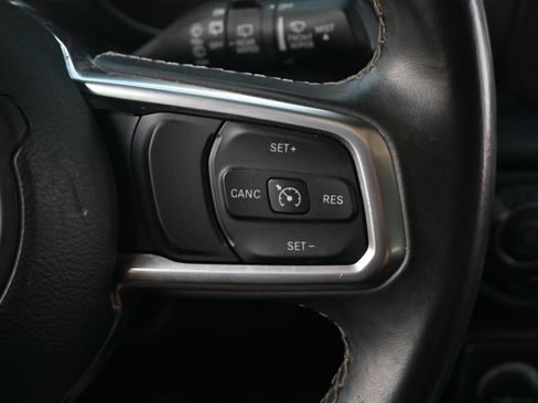 Used 2019 Jeep Wrangler Unlimited Sahara w/ Safety Group AWD/4WD image 19