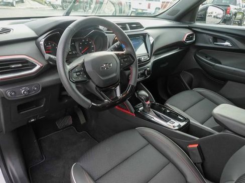 Used 2023 Chevrolet TrailBlazer RS w/ Sun and Liftgate Package image 11