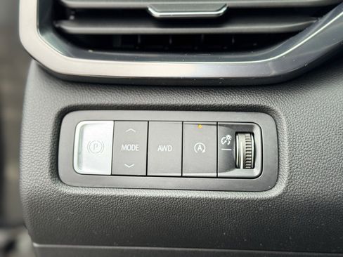 Used 2025 GMC Acadia AT4 w/ Luxury Package image 21