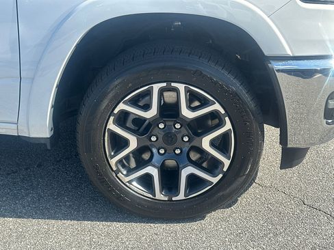 Used 2025 RAM 1500 Laramie AWD/4WD image 12
