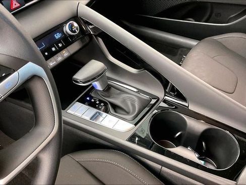 New 2026 Hyundai Elantra Hybrid FWD image 9