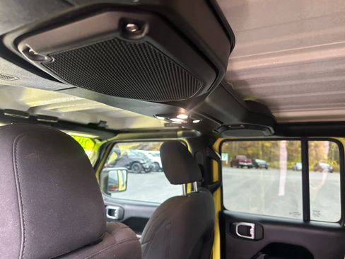 Used 2023 Jeep Wrangler Unlimited w/ Cold Weather Group image 33