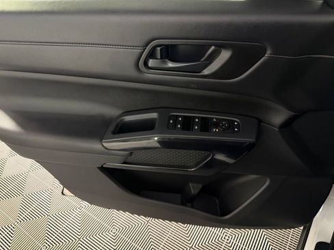 Used 2025 Nissan Pathfinder S FWD image 22