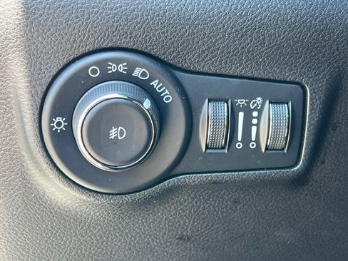 Used 2024 Jeep Compass Latitude AWD/4WD image 17
