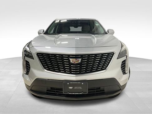 Used 2021 Cadillac XT4 Luxury w/ Cold Weather Package AWD/4WD image 2