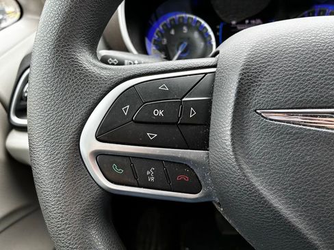 Used 2017 Chrysler Pacifica Touring image 20