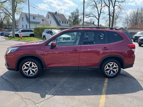 Used 2024 Subaru Forester Premium AWD/4WD image 9